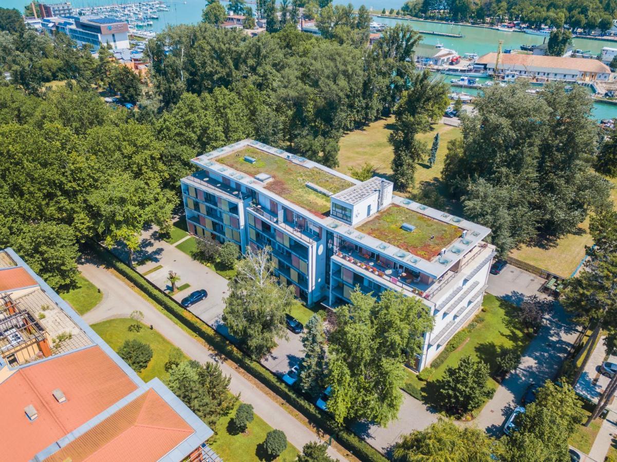 Mf Villa Azur Wellness Apartment Siófok Exterior foto